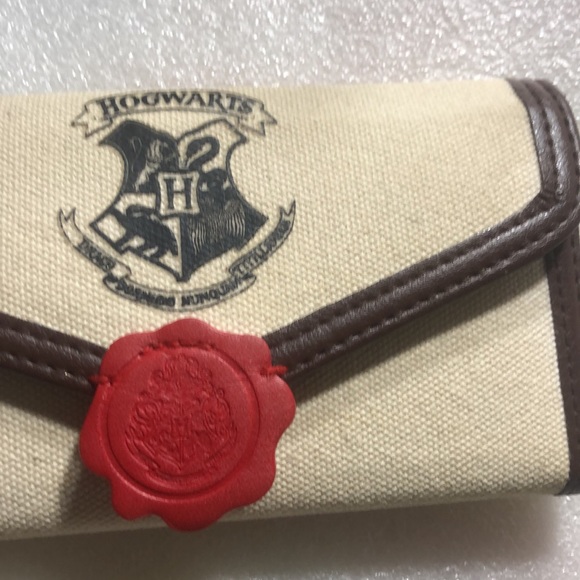 Harry Potter Hogwarts Letter style Trifold wallet - Picture 8 of 16